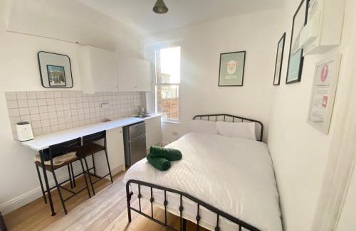 Vauxhall Apartment | Chic Studio London
