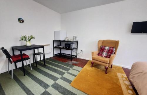 Splott Apartment | Chic Studio Near Cardiff Hub