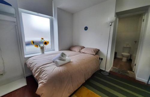 Splott Apartment | Chic Studio Near Cardiff Hub