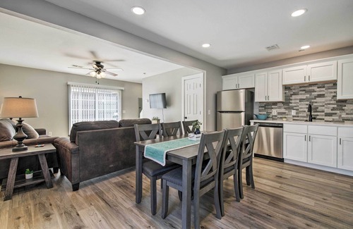 Kimberling City House | Chic Townhome ~ 6 Mi to Talking Rocks Cavern!