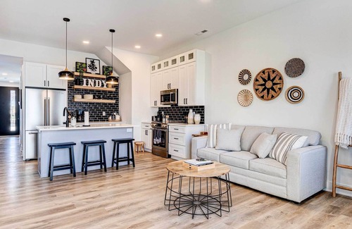Windsor Park House | Chic Townhouse 2 Mi to Downtown Indianapolis