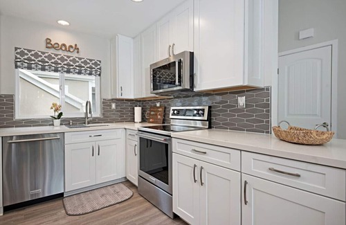 Dana Point Apartment | Chic Upstairs Condo Steps from Strands Beach