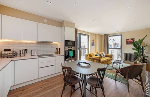 Tottenham Hale Apartment | Chic Urban Flat with Private Rooftop Access