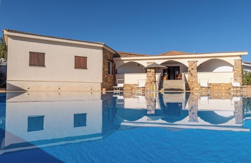Golfo di Marinella Apartment | Chic Villa Antonina Studio No2167