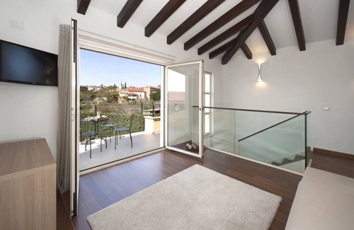 Labinci Villa | Chic villa with pool in Labinci for 8 persons