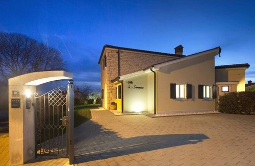 Labinci Villa | Chic villa with pool in Labinci for 8 persons