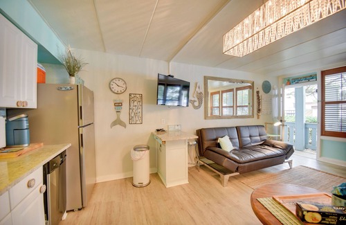 Virginia Beach Apartment | Chic Virginia Beach Retreat - Pool, Steps to Beach