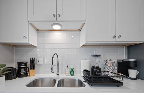 Lombard House | Chicago Suburb Modern Style Home - 3 Full Baths!
