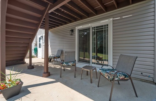 Lombard House | Chicago Suburb Modern Style Home - 3 Full Baths!