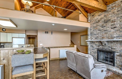 Stambaugh House | Chicagon Lakefront Cabin: Private Sauna & Dock with Rowboat - Near Ski Brule