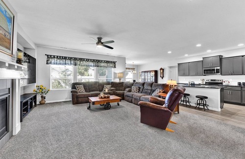 Star House | Chickadee Retreat- Single level near Downtown Star