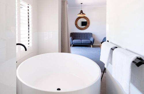 Shadforth Hotel | Chimes Spa Retreat