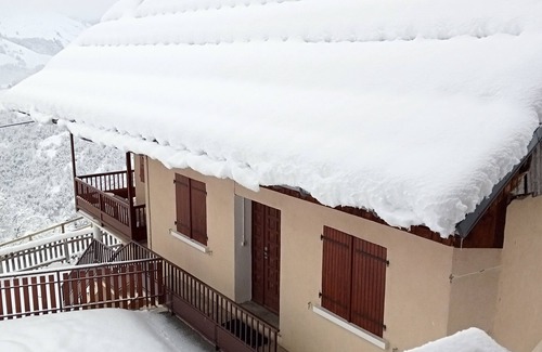 Saint-Jean-d'Arves Apartment | Chimney sweep in the hamlet of La Chal
