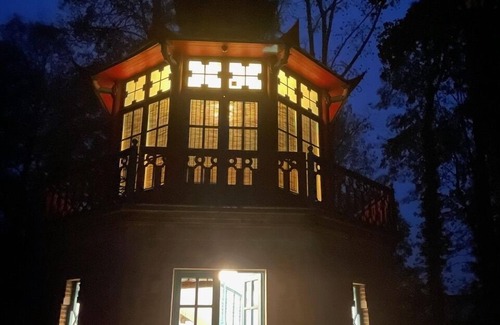 Faimes Apartment | Chinese pavilion at the château