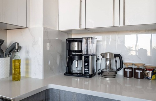 Historic Downtown Apartment | Chique Loft 15 Min from NYC with City View and Pool
