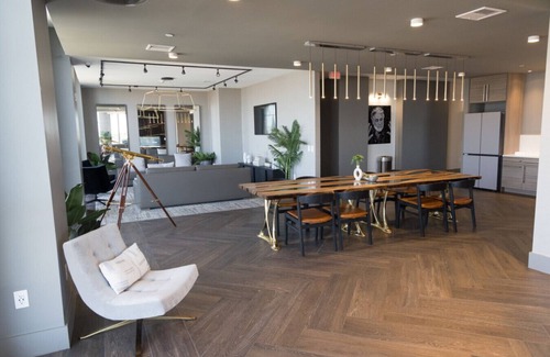 Historic Downtown Apartment | Chique Loft 15 Min from NYC with City View and Pool