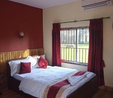 Sauraha Hotel | Chitwan Safari Resort