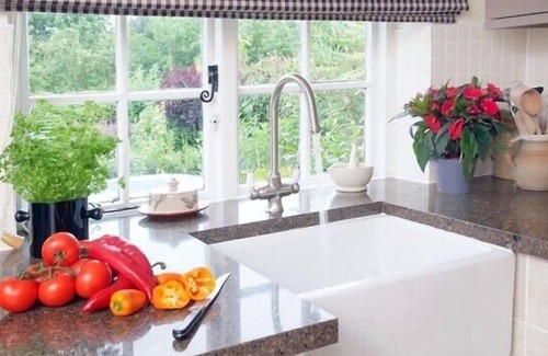 Ardens Grafton Cottage | Chocolate-box pretty cottage, with Grade II Listing, in Shakespeare country