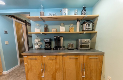 Upper Peninsula House | Chocolay Getaway (Marquette, MI)- Sleeps 6, 25 minutes to Sugarloaf Mountain!
