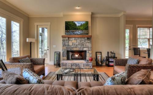Big Canoe House | Choctaw Lodge -Play ping pong Relax by the wood fireplace Grill