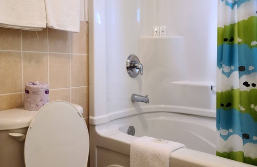 Niagara Falls Cabin | Choice Inn by the Falls