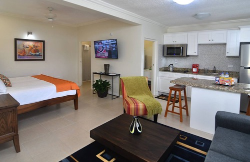 Molynes Gardens House | Choose To Be Happy at Gardens of Blissett # 3 - Studio Apartment