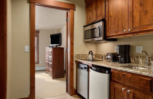 Breckenridge Resort | Christmas Week 2024, Ski-in/Ski-out Breckenridge, CO. 7 Nights