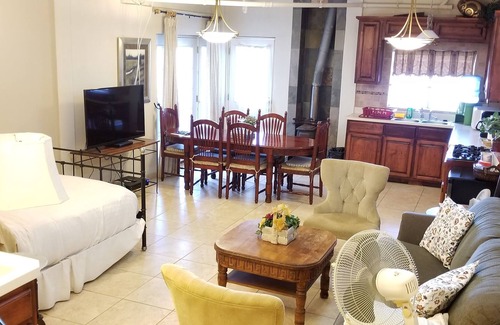 Huacatay Villa | Christys Villa #3 Studio unit with Huge Balcony