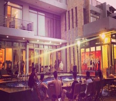 Ha Long Apartment | Chuỗi Villa 9 Ngủ Tuần Châu - Sân vườn - Bể bơi rộng - view biển