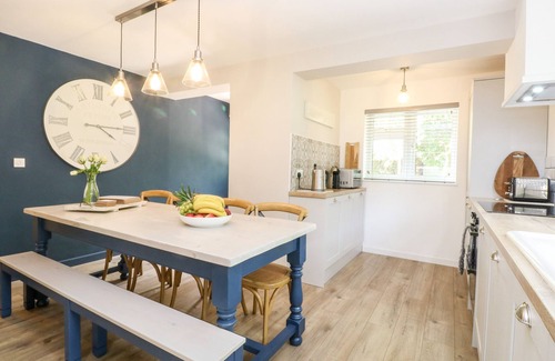 Weybourne House | CHURCH FARM BUNGALOW, family friendly, with a garden in Weybourne