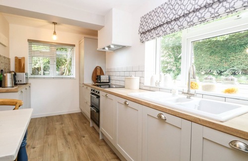 Weybourne House | CHURCH FARM BUNGALOW, family friendly, with a garden in Weybourne