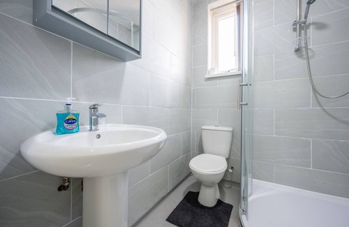 Newport Apartment | Church View 4 by Tŷ SA - Free parking