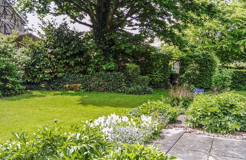 Newton Grange Cottage | CHURCH VIEW, family friendly, character holiday cottage in Biggin