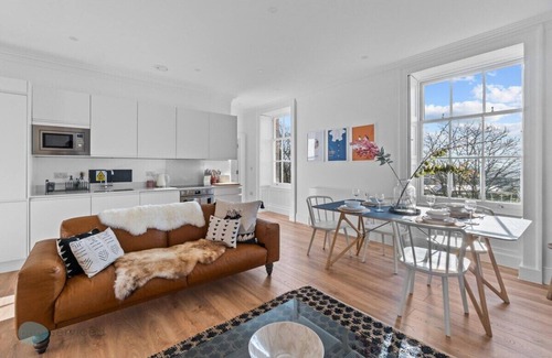 Devonport Apartment | Churchill's Residence By Pureserviced