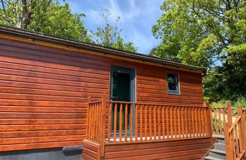 St. Agnes House | Chy Cos. South facing lodge with balcony & views.