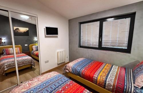 St. Agnes House | Chy Mena. South facing lodge with hot tub & views.