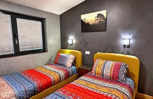 St. Agnes House | Chy Mena. South facing lodge with hot tub & views.
