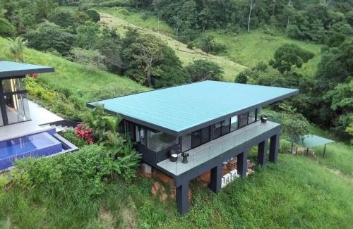 Savegre House | Cielo Rojo