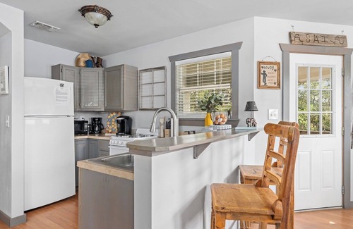 Fredericksburg House | Circle D Guest House | Pet Friendly Country Escape