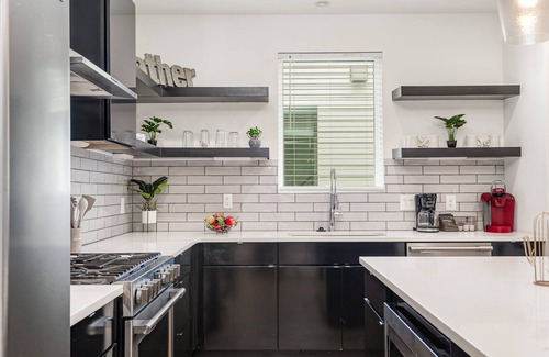 Talbot's Corner Cottage | Citrine-private Patio & Balcony-near Germantown