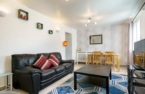 Belfast City Centre Apartment | City Centre Queens Uni Cafes and Restaurants Pass the Keys
