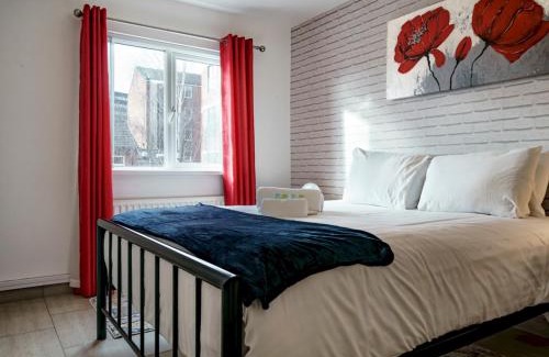 Belfast City Centre Apartment | City Centre Queens Uni Cafes and Restaurants Pass the Keys