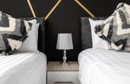 Middlesbrough Apartment | City Centre Studio 4 with Kitchenette, Free Wifi and Smart TV by Yoko Property