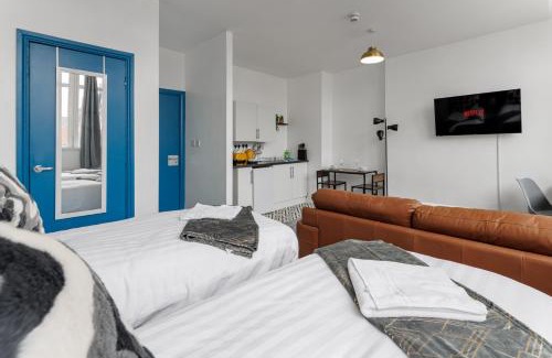 Middlesbrough Apartment | City Centre Studio 4 with Kitchenette, Free Wifi and Smart TV by Yoko Property
