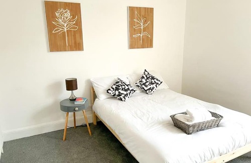 Forest Fields Apartment | City centre terrace town house