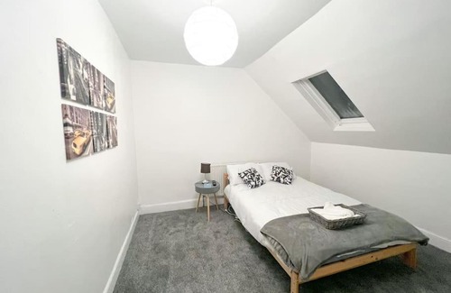 Forest Fields Apartment | City centre terrace town house