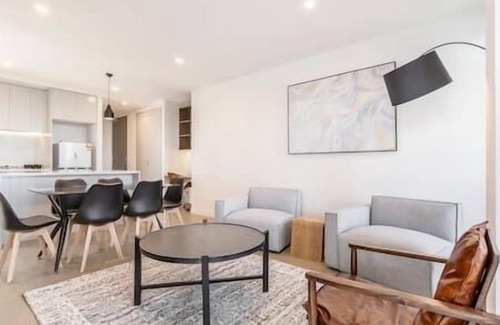 Footscray Apartment | City Edge Urban Oasis w/Balcony & Panoramic Views