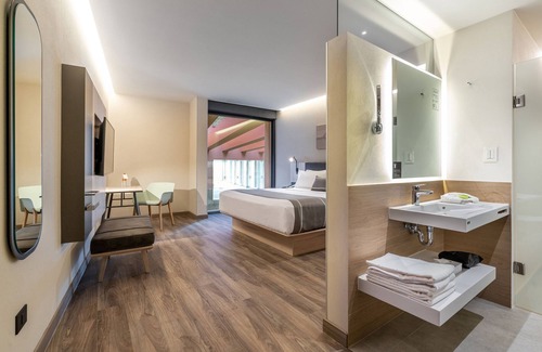 San Luis Potosi Hotel | City Express Plus by Marriott San Luis Potosí