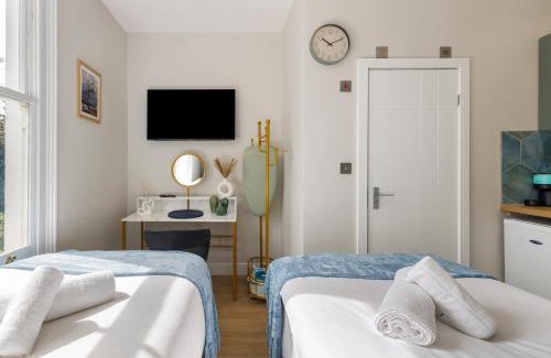 Dalston Apartment | City Living Refined: Studio with Full Kitchen