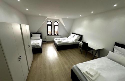 Neumuenster Apartment | City Loft Neumünster 130 sqm Billard Tisch